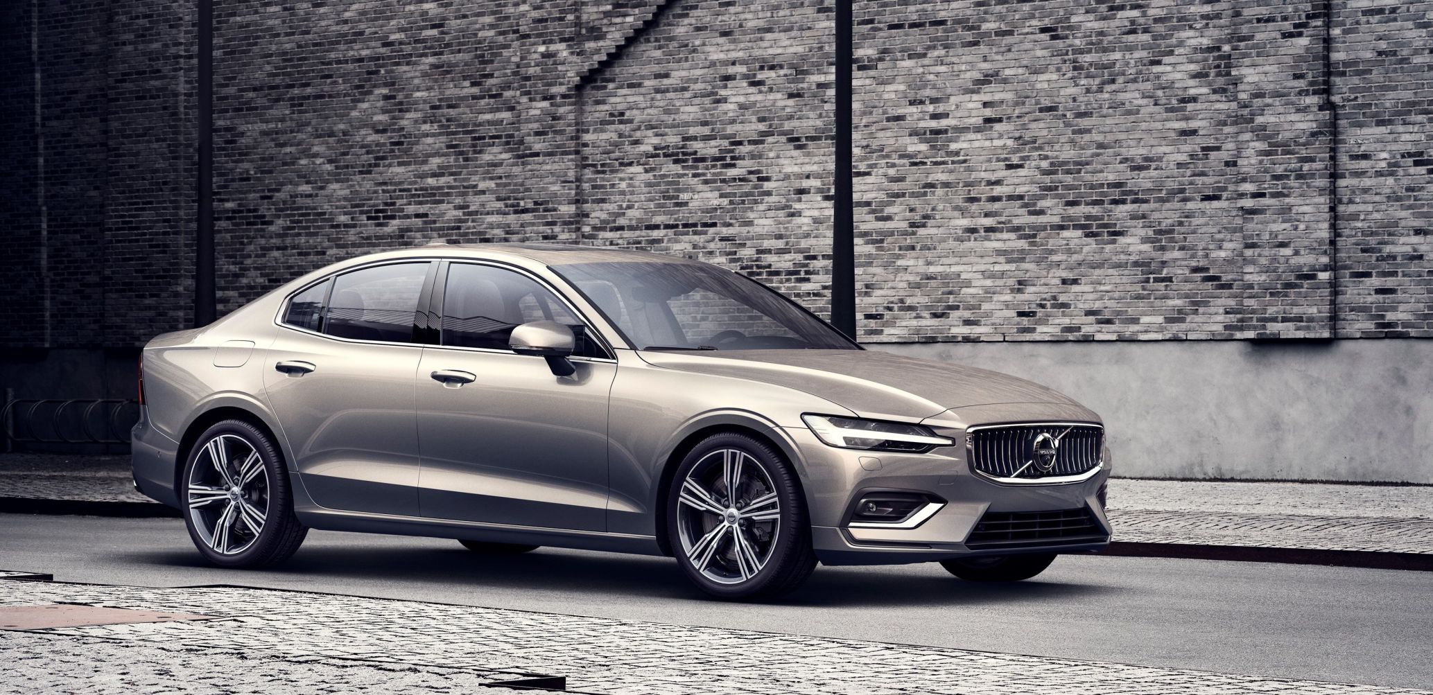2020 Volvo S60 T8 plug-in hybrid